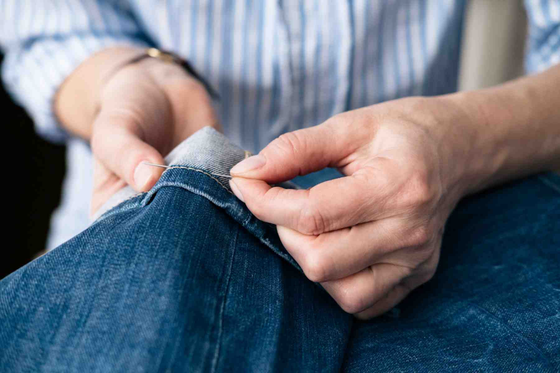 Comment faire l'ourlet d'un pantalon à la main ?