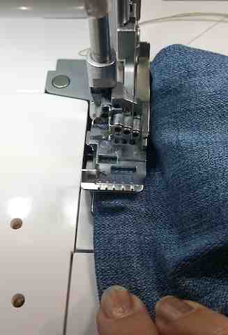 Comment faire un ourlet de jean avec une machine à coudre ?